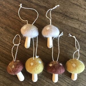 Felt Glitter Faux Wood Christmas Mushroom Ornaments (6)
